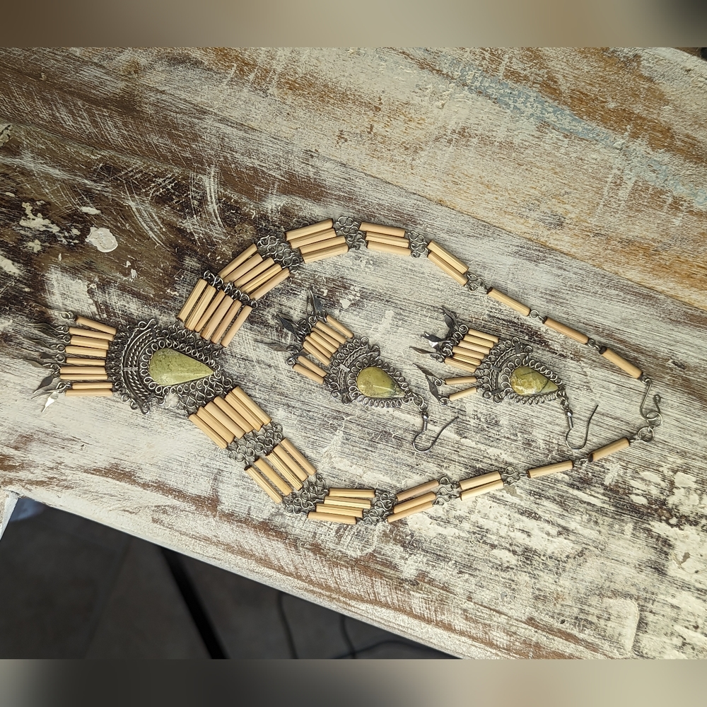 Hand Crafted Peruvian Light Green Serpentine And … - image 6